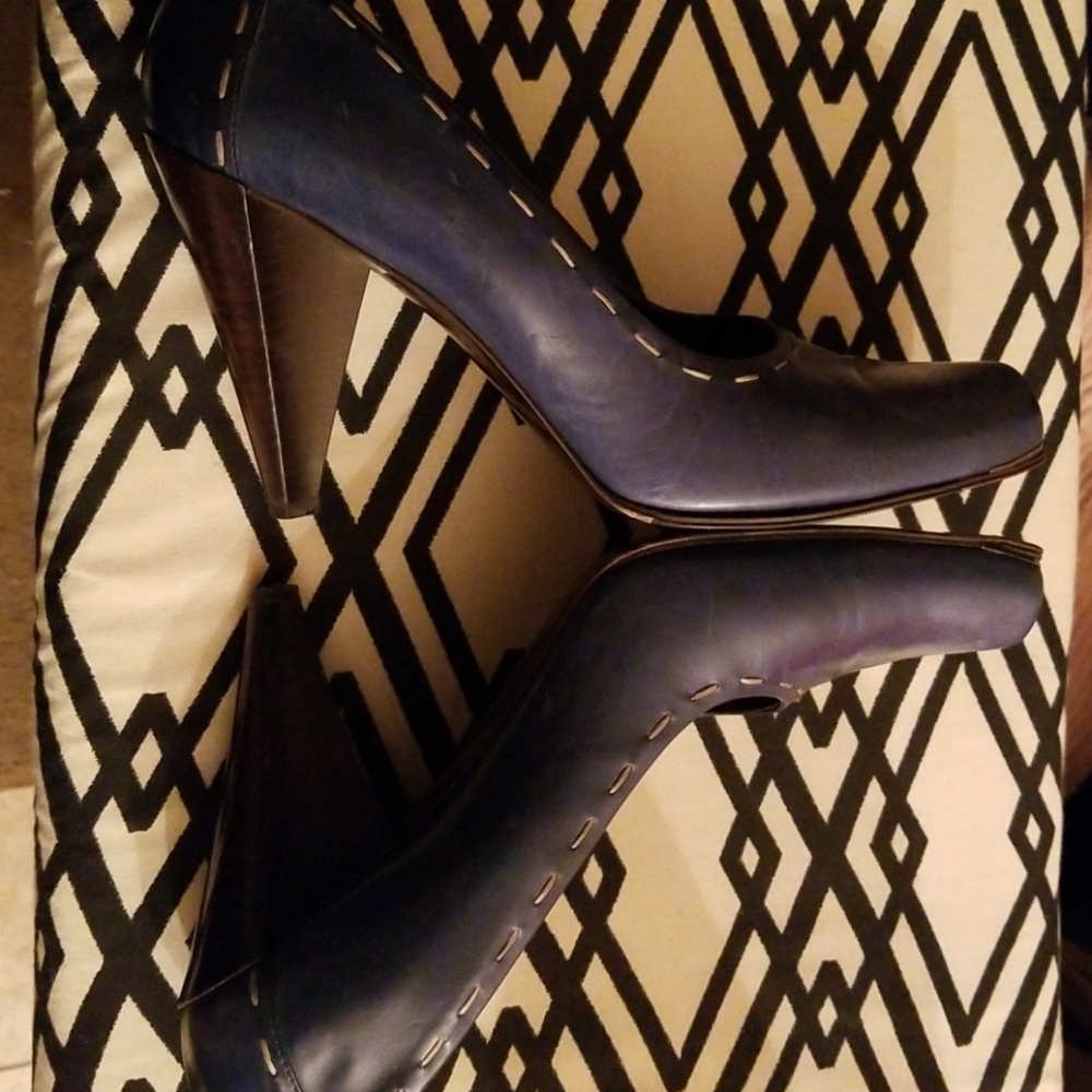 Donald Pliner Women's Berri pump Denim size 11